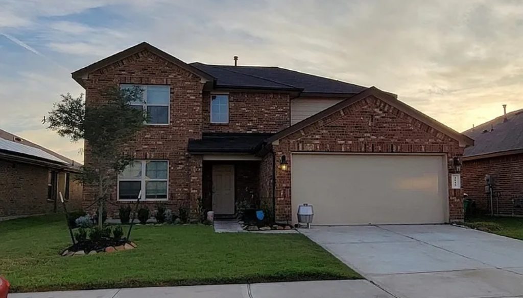 2915 Vales Pt, Fresno, TX 77545